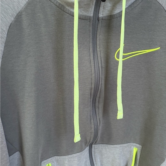 Nike Man’s Jacket in Size Large - Picture 8 of 12